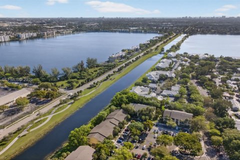 Copropriété à vendre à Oakland Park, Floride: 2 chambres, 99.41 m2 № 2048071 - photo 10