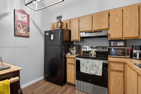 Copropriété à vendre à Oakland Park, Floride: 2 chambres, 99.41 m2 № 2048071 - photo 23