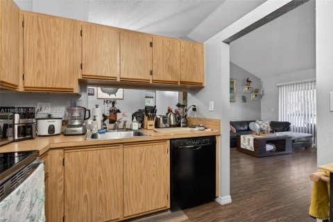 Copropriété à vendre à Oakland Park, Floride: 2 chambres, 99.41 m2 № 2048071 - photo 25