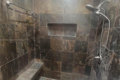 Condo in Miami Beach, Florida, 1 bedroom  № 1975801 - photo 20