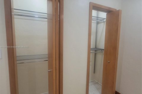 Condo in Miami Beach, Florida, 1 bedroom  № 1975801 - photo 13