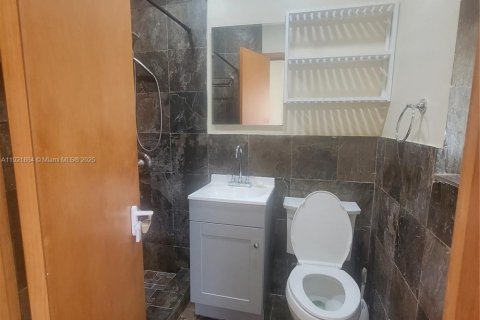 Condo in Miami Beach, Florida, 1 bedroom  № 1975801 - photo 19