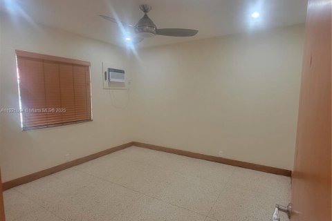 Condo in Miami Beach, Florida, 1 bedroom  № 1975801 - photo 12