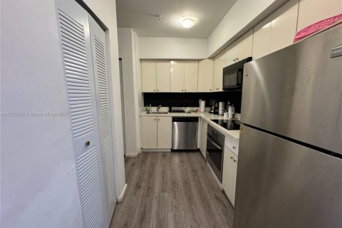 Condominio en venta en Miami Beach, Florida, 1 dormitorio, 41.81 m2 № 2035230 - foto 2
