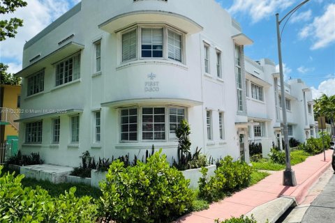 Condominio en Miami Beach, Florida, 1 dormitorio  № 2035230