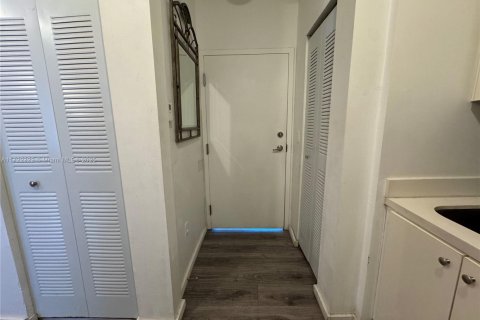 Condominio en venta en Miami Beach, Florida, 1 dormitorio, 41.81 m2 № 2035230 - foto 9