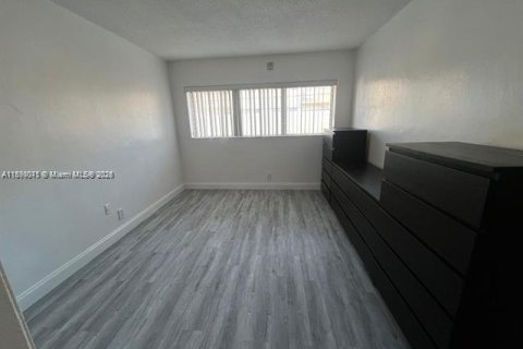 Copropriété à louer à North Miami Beach, Floride: 1 chambre, 76.74 m2 № 1939284 - photo 7