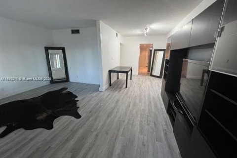 Copropriété à louer à North Miami Beach, Floride: 1 chambre, 76.74 m2 № 1939284 - photo 4
