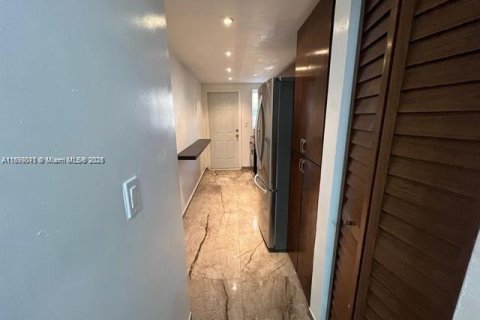 Copropriété à louer à North Miami Beach, Floride: 1 chambre, 76.74 m2 № 1939284 - photo 3