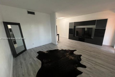 Copropriété à louer à North Miami Beach, Floride: 1 chambre, 76.74 m2 № 1939284 - photo 5