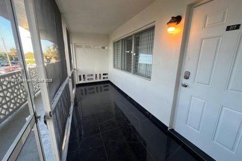 Copropriété à louer à North Miami Beach, Floride: 1 chambre, 76.74 m2 № 1939284 - photo 13