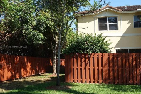 Townhouse in Miami, Florida 3 bedrooms, 134.89 sq.m. № 1973875 - photo 3