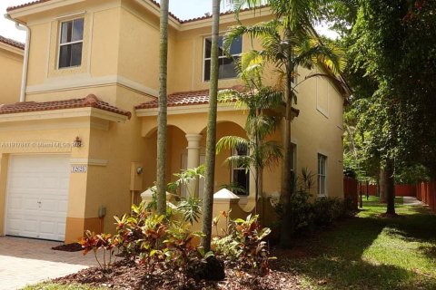 Townhouse in Miami, Florida 3 bedrooms, 134.89 sq.m. № 1973875 - photo 2