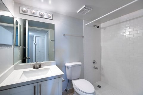 Apartment in Miami, Florida 2 bedrooms, 76.09 sq.m. № 2031336 - photo 11