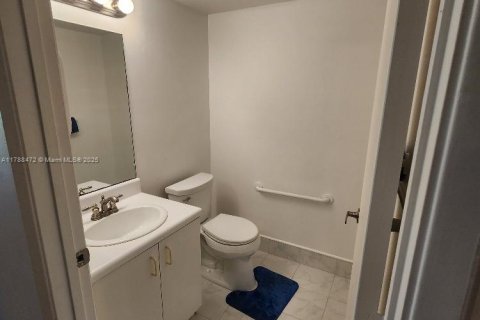Condo in Pembroke Pines, Florida, 2 bedrooms  № 1704826 - photo 12