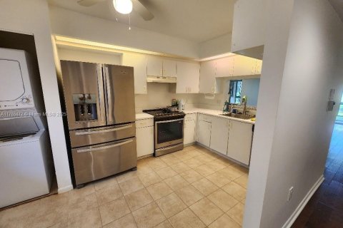 Condo in Pembroke Pines, Florida, 2 bedrooms  № 1704826 - photo 2