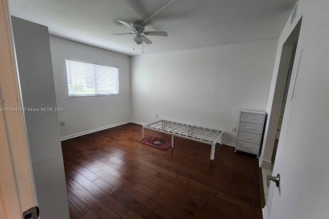 Condo in Pembroke Pines, Florida, 2 bedrooms  № 1704826 - photo 7