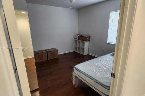 Condo in Pembroke Pines, Florida, 2 bedrooms  № 1704826 - photo 11