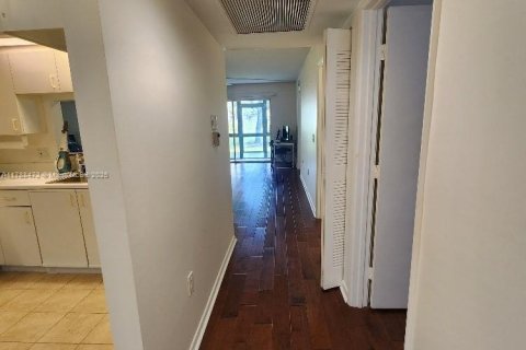 Condo in Pembroke Pines, Florida, 2 bedrooms  № 1704826 - photo 3