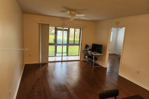 Condo in Pembroke Pines, Florida, 2 bedrooms  № 1704826 - photo 4