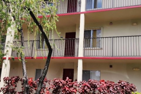 Condo in Pembroke Pines, Florida, 2 bedrooms  № 1704826 - photo 14