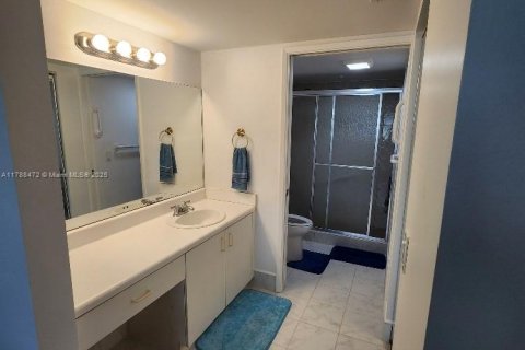 Condo in Pembroke Pines, Florida, 2 bedrooms  № 1704826 - photo 10