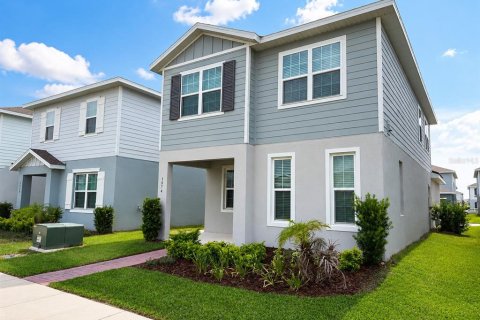 House in Apopka, Florida 3 bedrooms, 174.93 sq.m. № 2199852 - photo 2