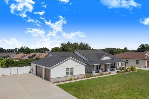 House in Auburndale, Florida 6 bedrooms, 298.22 sq.m. № 1856372 - photo 3