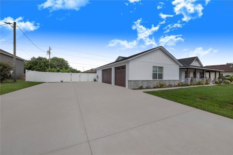 House in Auburndale, Florida 6 bedrooms, 298.22 sq.m. № 1856372 - photo 10