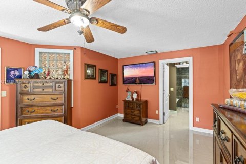 Townhouse in Miami, Florida 4 bedrooms, 154.96 sq.m. № 1790716 - photo 19