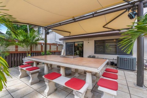 Townhouse in Miami, Florida 4 bedrooms, 154.96 sq.m. № 1790716 - photo 30