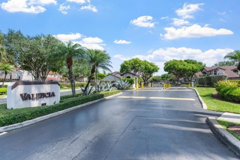 Townhouse in Miami, Florida 4 bedrooms, 154.96 sq.m. № 1790716 - photo 2