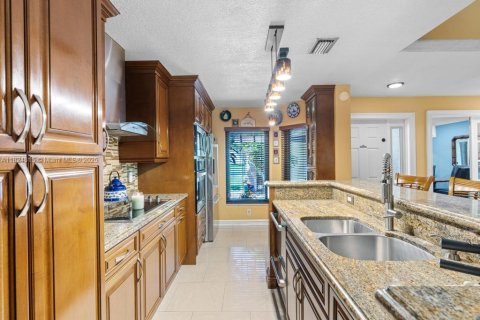 Townhouse in Miami, Florida 4 bedrooms, 154.96 sq.m. № 1790716 - photo 11