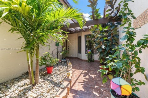 Townhouse in Miami, Florida 4 bedrooms, 154.96 sq.m. № 1790716 - photo 6