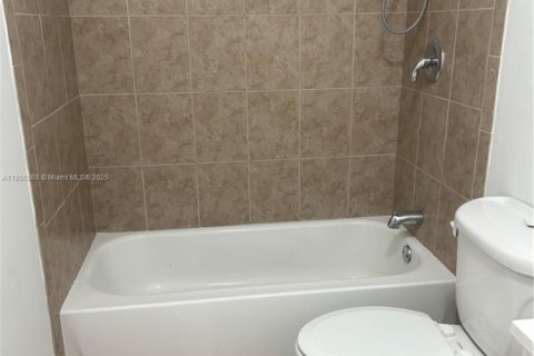 Condominio en alquiler en Palmetto Bay, Florida, 2 dormitorios, 74.41 m2 № 1878011 - foto 8