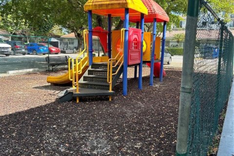 Condominio en alquiler en Palmetto Bay, Florida, 2 dormitorios, 74.41 m2 № 1878011 - foto 13