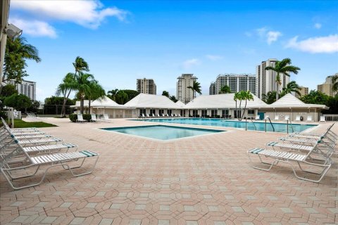 Condo in Riviera Beach, Florida, 2 bedrooms  № 1127732 - photo 1