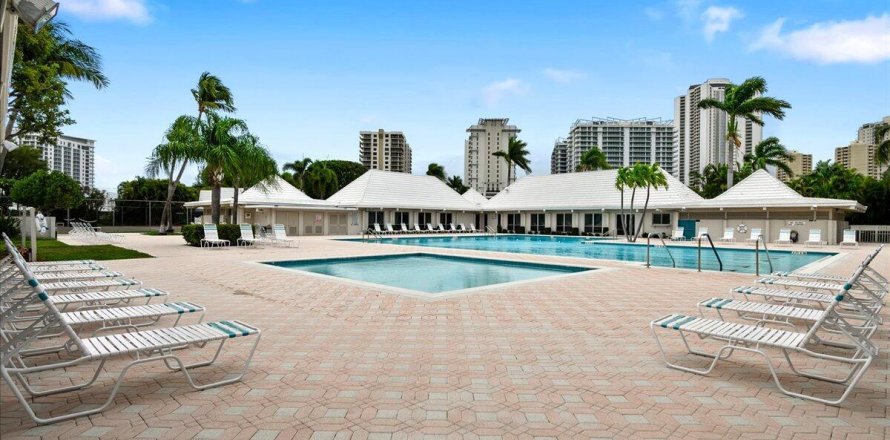 Condominio en Riviera Beach, Florida, 2 dormitorios № 1127732
