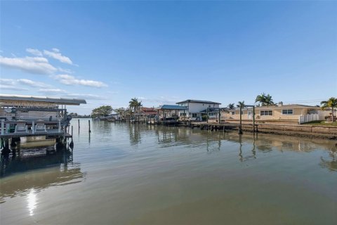 Villa ou maison à vendre à Largo, Floride: 4 chambres, 207.36 m2 № 2093134 - photo 6