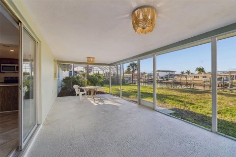 Villa ou maison à vendre à Largo, Floride: 4 chambres, 207.36 m2 № 2093134 - photo 9