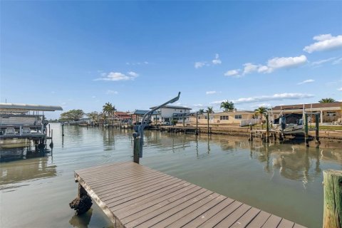 Villa ou maison à vendre à Largo, Floride: 4 chambres, 207.36 m2 № 2093134 - photo 5