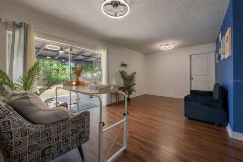 House in Tampa, Florida 4 bedrooms, 200.11 sq.m. № 2225493 - photo 10