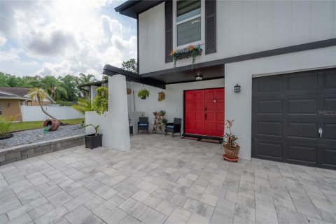 House in Tampa, Florida 4 bedrooms, 200.11 sq.m. № 2225493 - photo 5