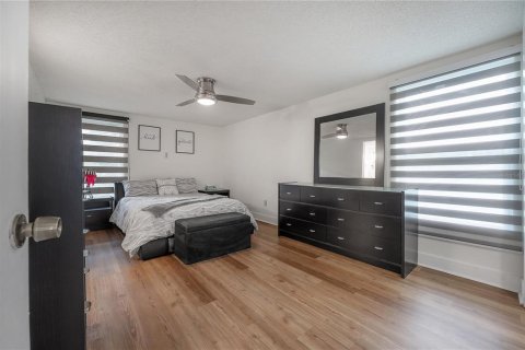 House in Tampa, Florida 4 bedrooms, 200.11 sq.m. № 2225493 - photo 25
