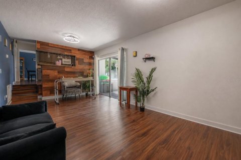 House in Tampa, Florida 4 bedrooms, 200.11 sq.m. № 2225493 - photo 9
