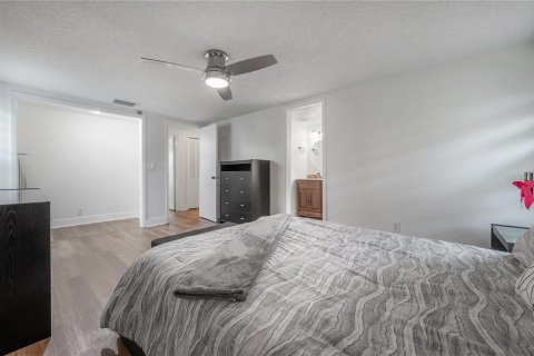 House in Tampa, Florida 4 bedrooms, 200.11 sq.m. № 2225493 - photo 26