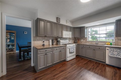 House in Tampa, Florida 4 bedrooms, 200.11 sq.m. № 2225493 - photo 16