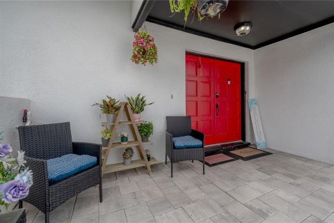 House in Tampa, Florida 4 bedrooms, 200.11 sq.m. № 2225493 - photo 6