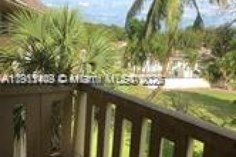 Copropriété à louer à Miami Lakes, Floride: 2 chambres, 99.87 m2 № 1966981 - photo 1