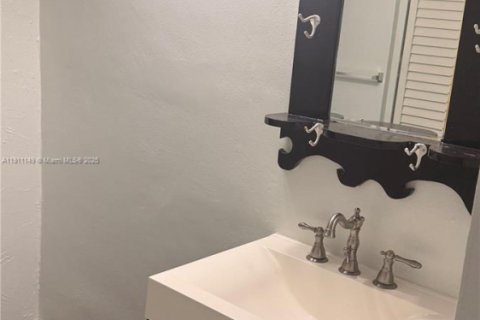 Copropriété à louer à Miami Lakes, Floride: 2 chambres, 99.87 m2 № 1966981 - photo 15